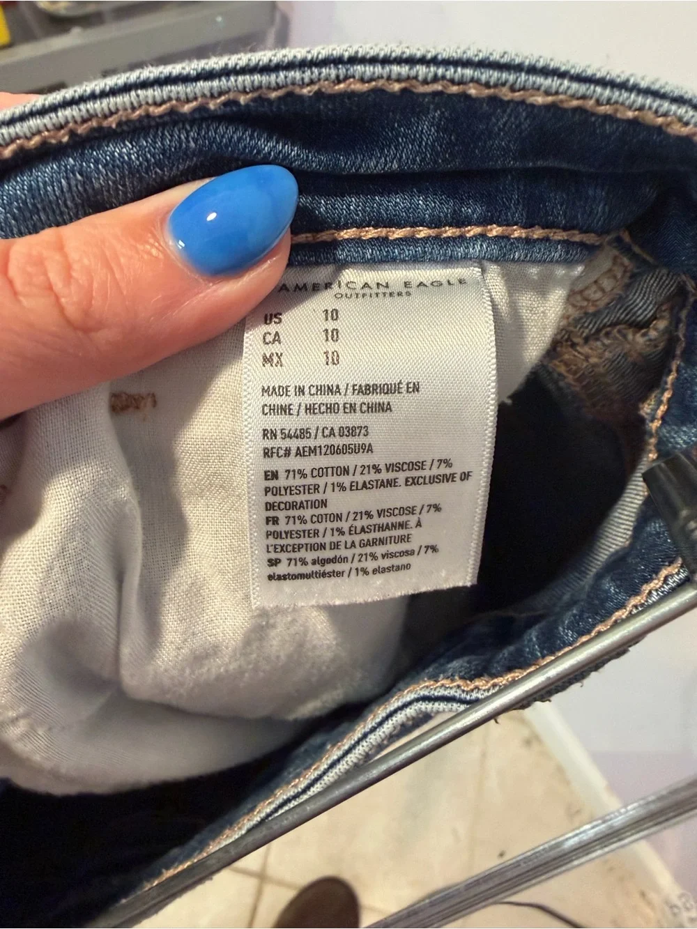Lace American Eagle‎ V-waist distressed denim shorts